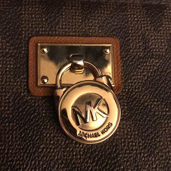 Michael Kors Leather Zippered Wallet - Picture 4 of 10